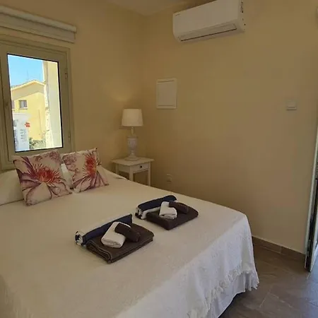 Villa Neo Chorio Town House *