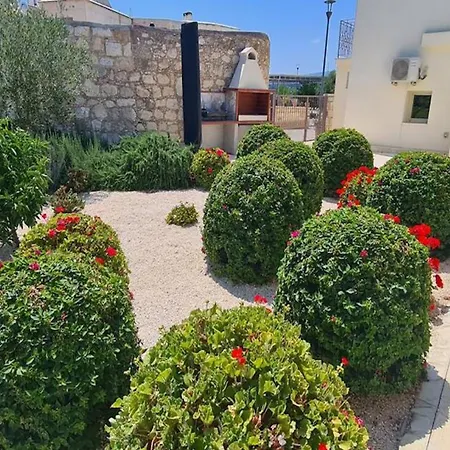 Neo Chorio Town House * Paphos